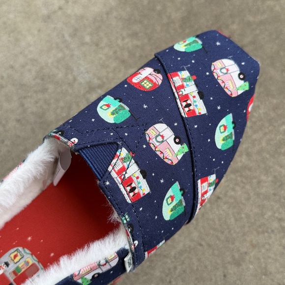 TOMS Faux Fur Lined Alpargata in Holiday Camper Print NWT Size 8 - Picture 7 of 15